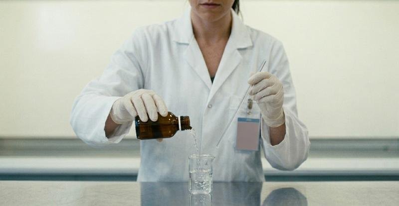 Lab beaker with custom allergy formula